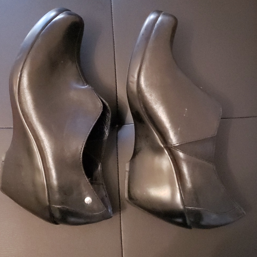 Shoes - Picture 2 of 3